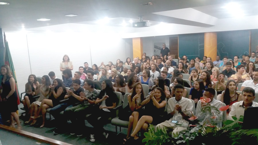 Formatura dos alunos da William Richard Schisler ocorreu no SENGE ...