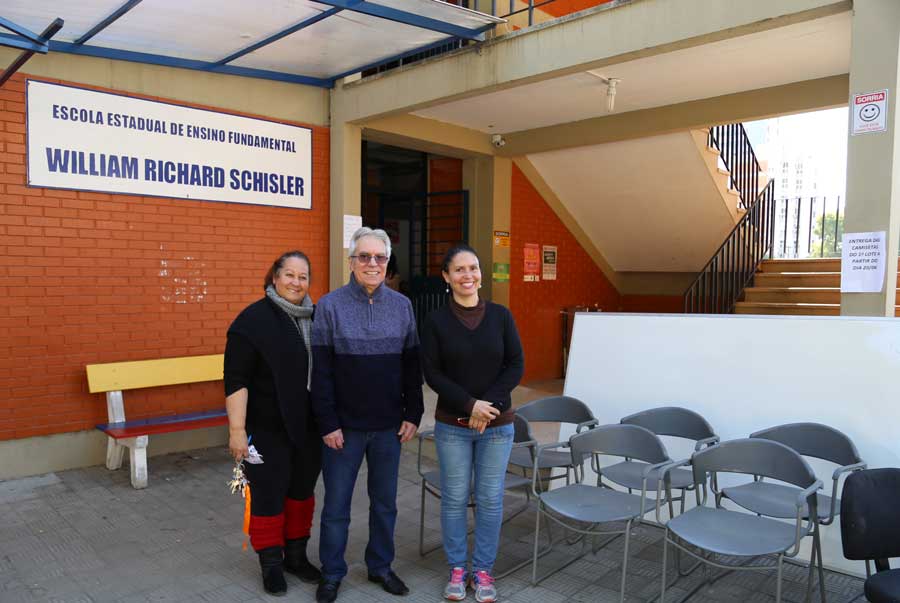 SENGE doa mobiliário a escola de ensino fundamental no Menino Deus ...